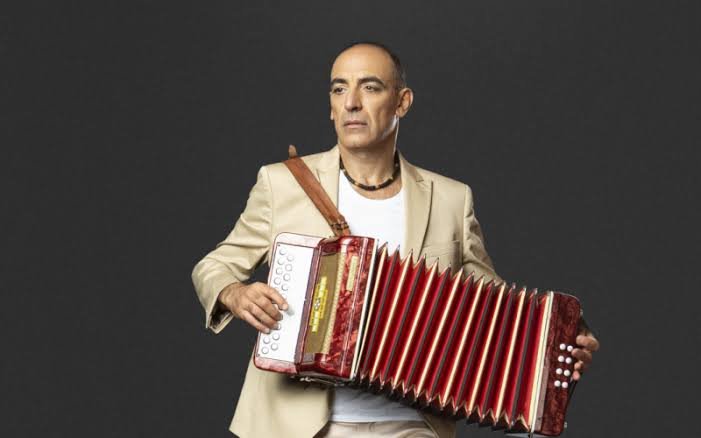 Mauricio Dayub con acordeón